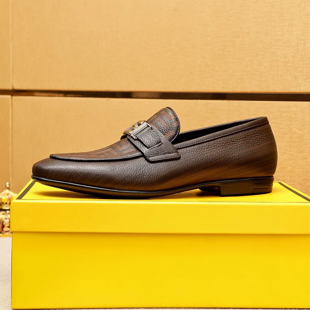 Men's shoes 💰442 💐 Product trademark: FENDI [Fendi] casual leather shoes Regular size: 38-44 (45🉑️customized) Product materials: Selected imported first-layer pebbled cowhide laser upper + luxury hardware buckle, imported cowhide leather lining. Strong three-dimensional visual effect, rubber outsole Color: 1⃣️color optional